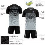 Maglia da calcio personalizzata in argento e nero con stampa a sublimazione Maglia da calcio personalizzata in argento e nero con stampa a sublimazione